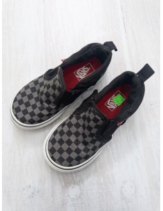 zapatos cuadros grises y negros