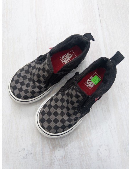 zapatos cuadros grises y negros