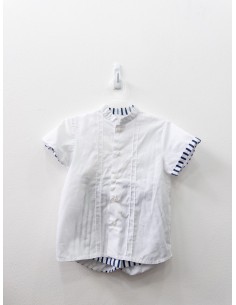 set short rayas azules y top blanco