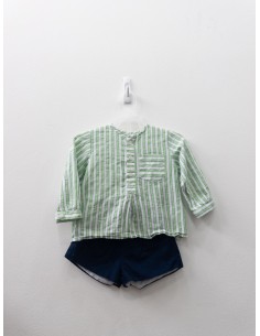 set short azul con camisa rayas verdes