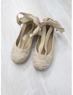 zapatos beige de amarrar