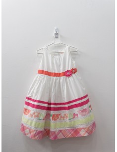 vestido blanco con flores fucsias