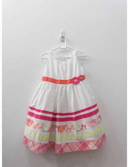 vestido blanco con flores fucsias