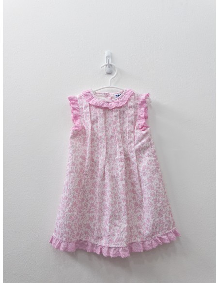 vestido blanco con flores rosadas