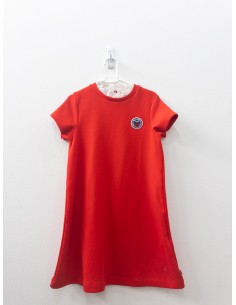 vestido rojo con cuello blanco