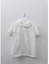 set short verde y camisa blanca