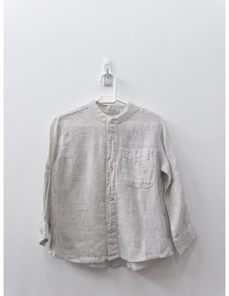 camisa beige con rayas negras