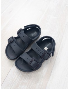 zapatillas azules playa