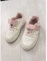 sneakers blancos con rosado