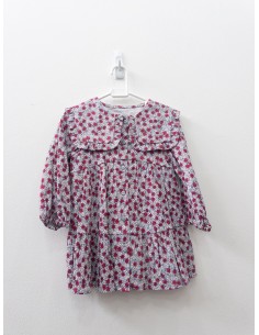 vestido manga larga gris con flores rojas y blancas