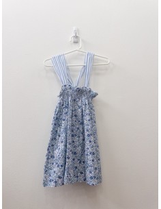 vestido blanco con flores azules