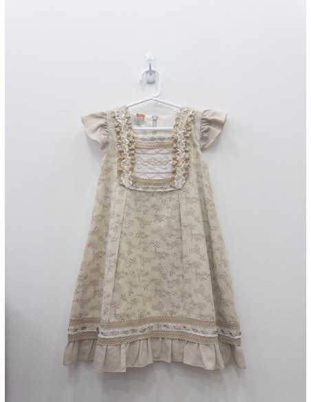 vestido beige con pajaritos
