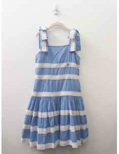 vestido celeste con detalles beige