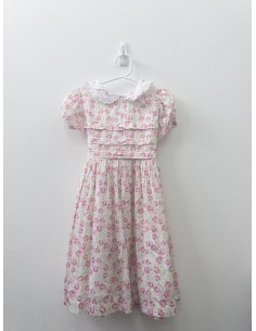 vestido blanco con rosas rosadas