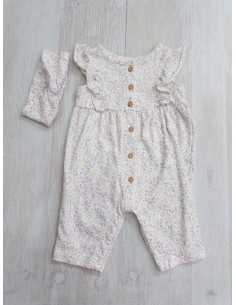 enterizo blanco con flores moradas y cintillo