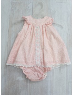 vestido rosado con flores blancas