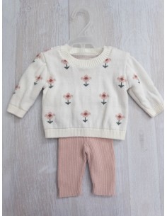 sueter y calentador blanco con rosado y flores