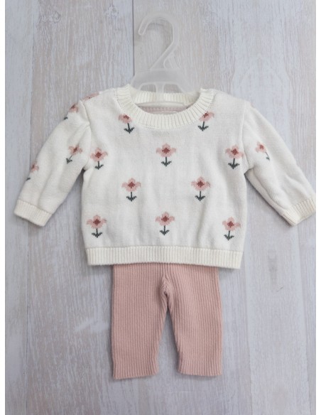 sueter y calentador blanco con rosado y flores