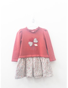 vestido sweater rojo con falda gris y bolitas beige y corazones