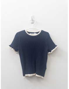 top azul oscuro con filos beige