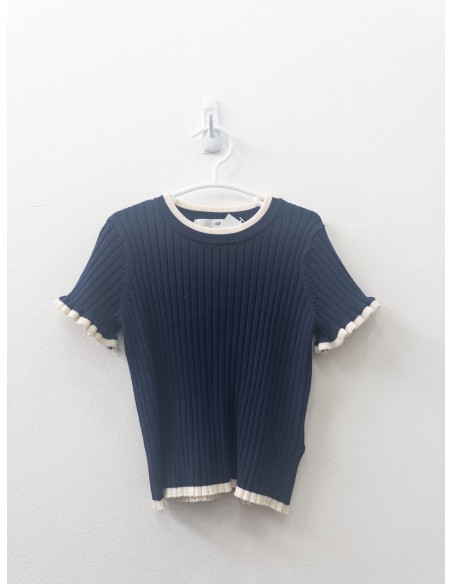 top azul oscuro con filos beige