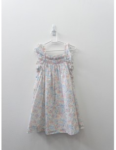 vestido blanco con flores pastel azul rosa salmon