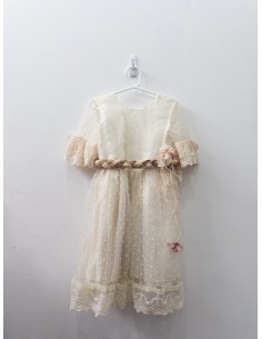 vestido beige con mangas tul