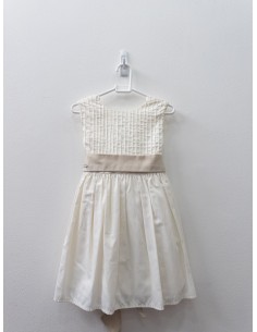 vestido blanco con cinton beige