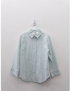 camisa rayas blancas y turquesas