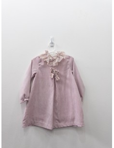 vestido rosado con cuello y lazos de flores