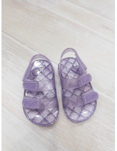 zapatillas moradas con escarcha