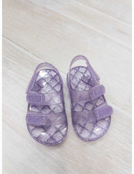 zapatillas moradas con escarcha