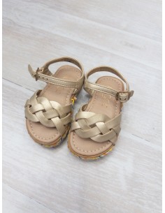 sandalias doradas