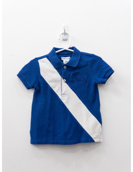 polo azul con blanco