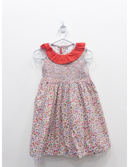 vestido flores azules y rojas y cuello rojo