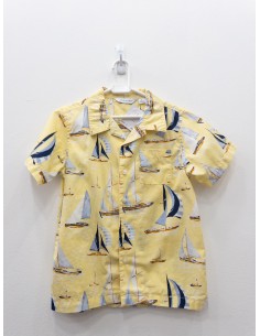 camisa amarilla con barcos