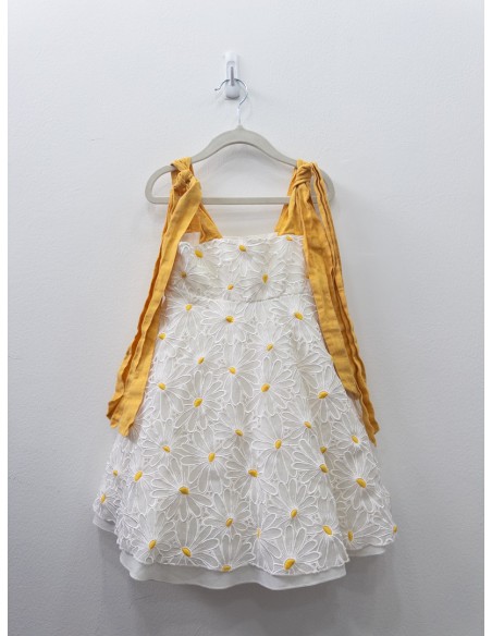 vestido blanco margaritas con tonos amarillos