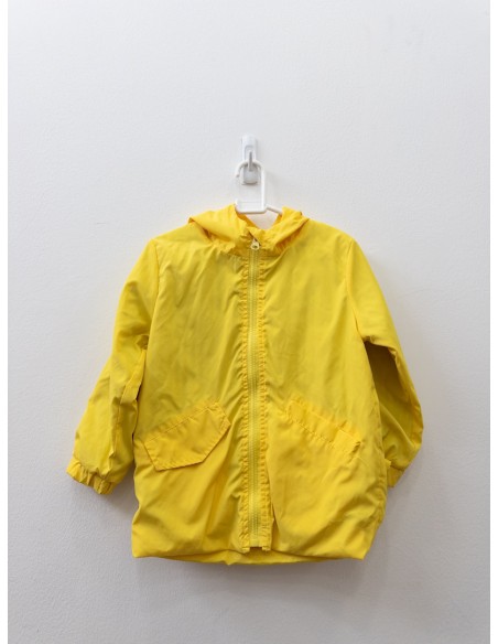 rompeviento amarillo