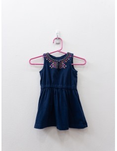 vestido azul oscuro con diseno de colores bordado