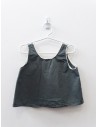 camiseta gris con arandel
