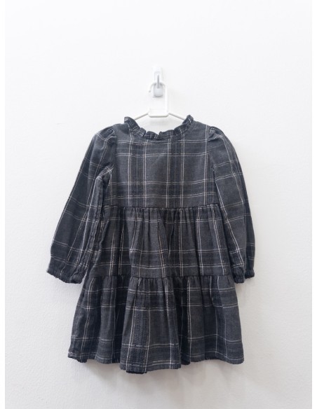 vestido gris con hilo dorado