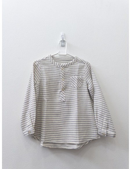 camisa beige con rayas grises