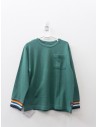camiseta verde manga larga con puno rojo azul y blanco