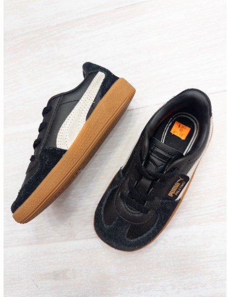 sneakers negros con rayas blanca