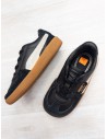 sneakers negros con rayas blanca