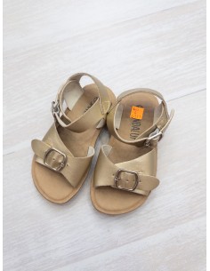 sandalias doradas