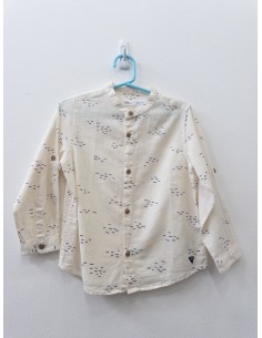 camisa beige de lino con pajaros negros
