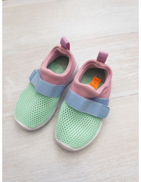 sneakers verde con azul y rosado