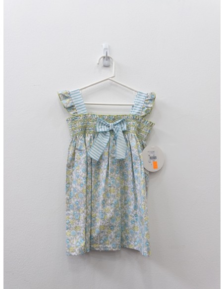 vestido blanco con flores verde limon y turquesas