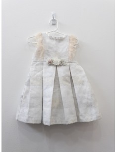 vestido blanco con flores en 3d y detalles en tul